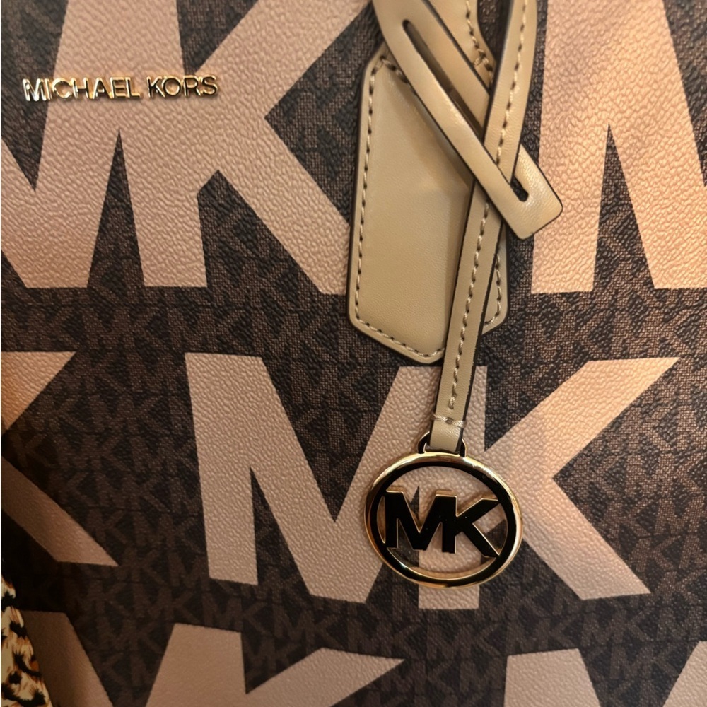 Michael Kors $398 Large Maple/Camel tote - Picture 2 of 10